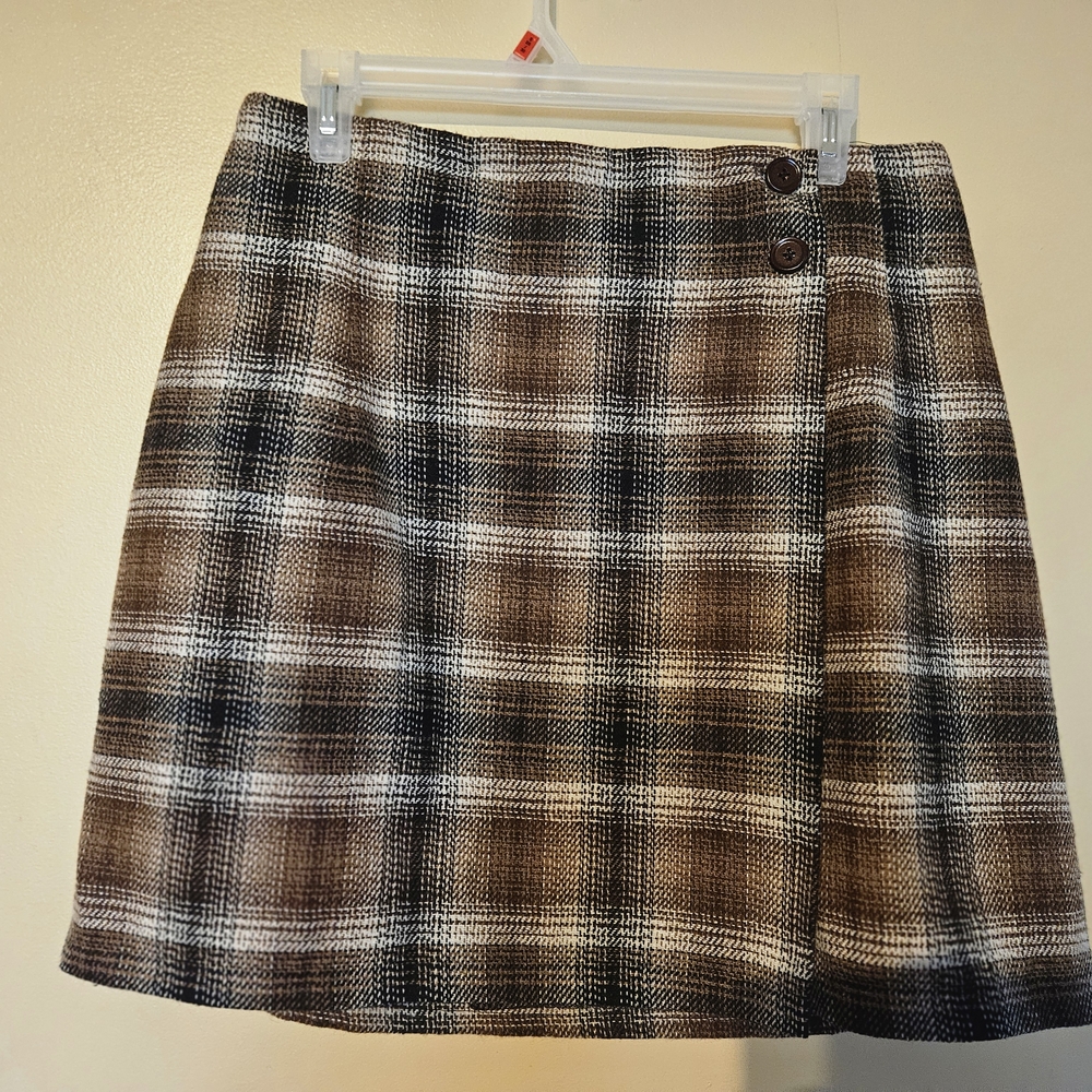 Chic Plaid Mini Skirt in Brown and Black